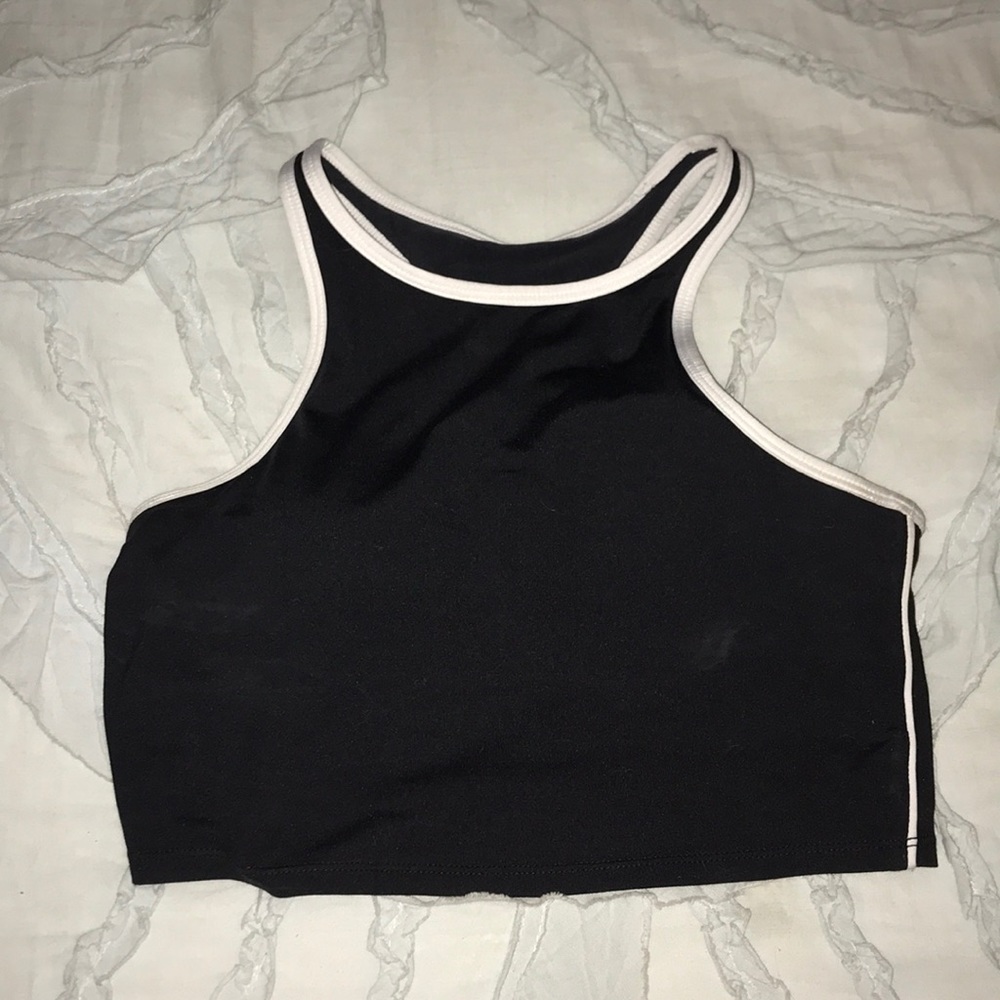 Highneck crop sports bra